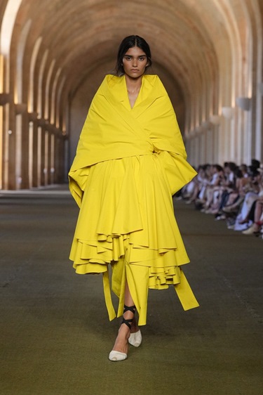 الريف الفرنسي بلمسات معاصرة في مجموعة Jacquemus ربيع 2026